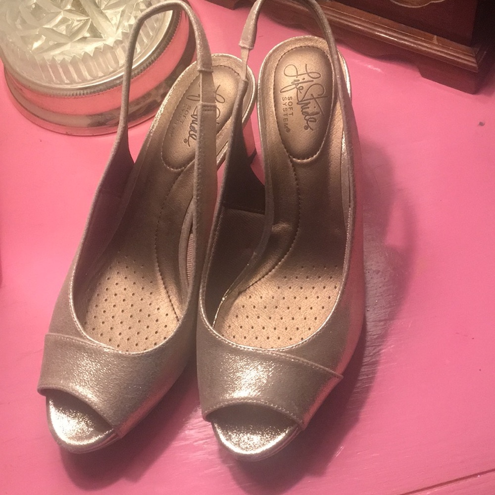 Golden heels 👡